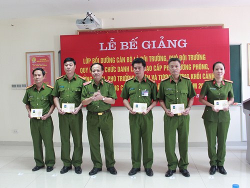 Ev888 dang nhap lớp Bồi dưỡng kiến thức cho cán bộ quy hoạch Phó Trưởng phòng, Phó Trưởng Công an quận, huyện